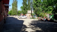 Во дворе дома на Кондаурова
